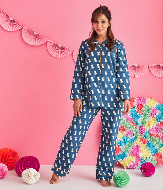 Notch Collared Whimsical Cat Print Nightsuit