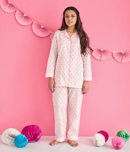 Notch Collared Coral Seahorse Print Nightsuit
