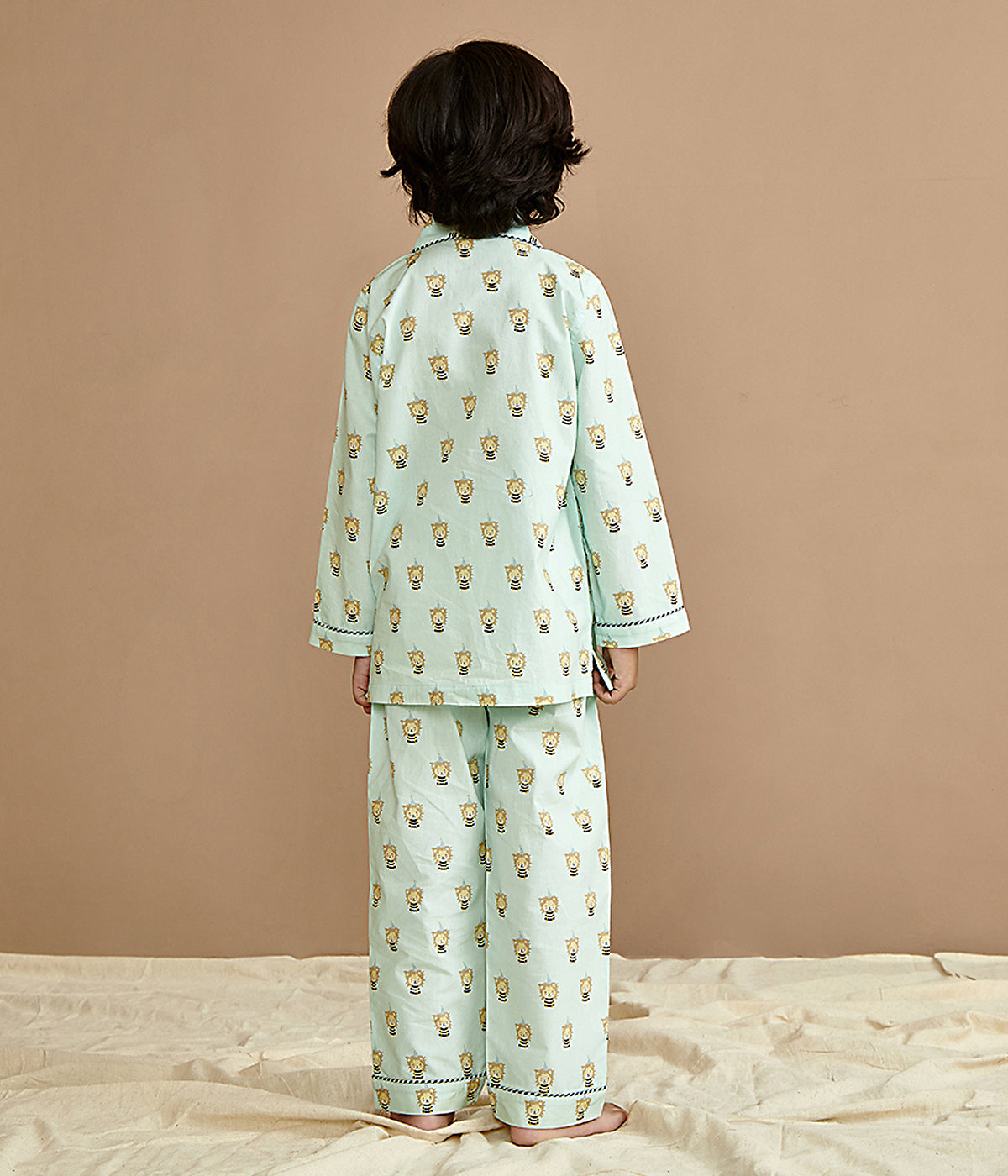 Notch Collared Party Lion Print Nightsuit